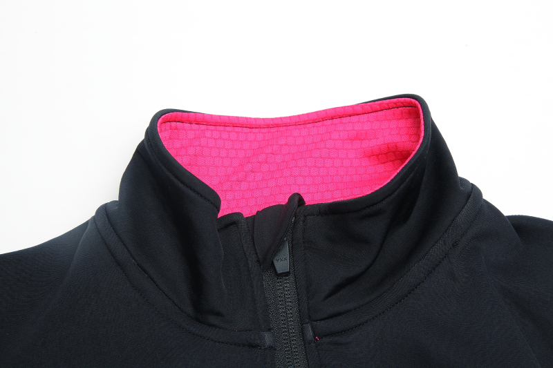 Women’s knitted bicycle long sleeve zipper jacket.